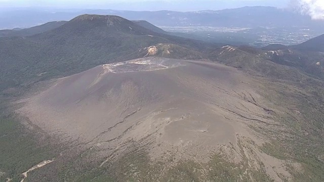 日本宫崎骏新moedake火山，AERIAL视频素材