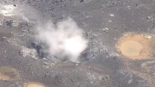 日本宫崎骏新moedake火山，AERIAL视频素材