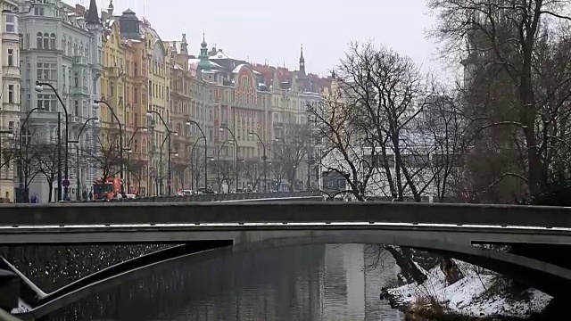 布拉格的街景，五颜六色的建筑视频素材