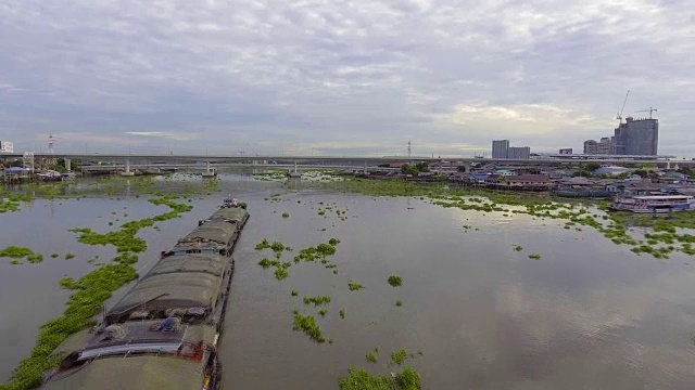 波澜河与水面天空的倒影视频素材