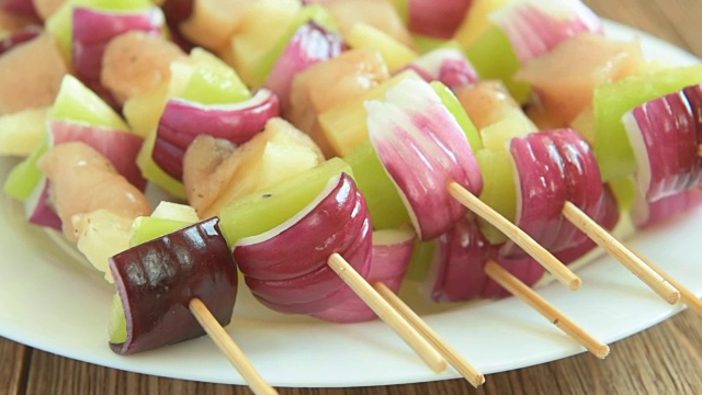 洋葱青椒鸡肉串视频素材