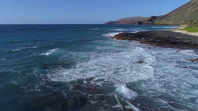 夏威夷瓦胡岛海岸火山岩的航拍视频视频素材