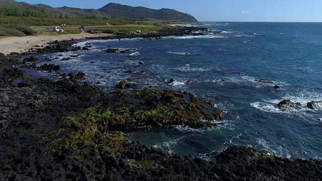 夏威夷瓦胡岛海岸火山岩的航拍视频视频素材