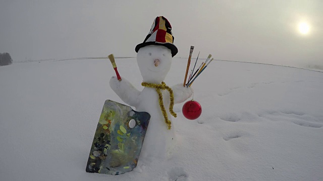 雪人艺术家与画家画笔和彩色调色板在野外，时间流逝视频素材