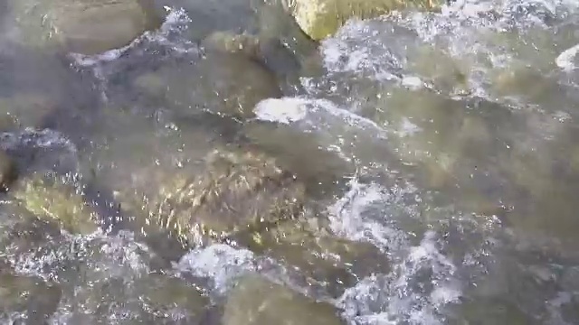 山涧流水淙淙，河水淙淙视频素材