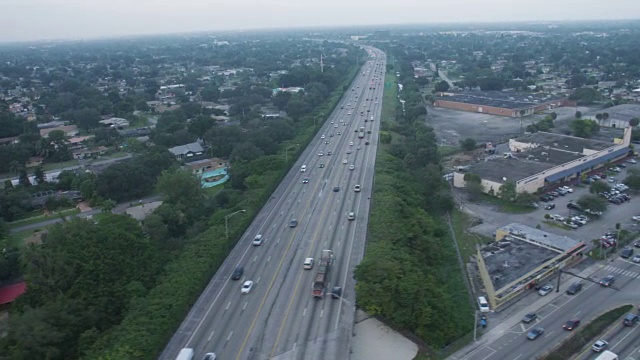 佛罗里达收费公路交叉口与彭布罗克路鸟瞰图视频素材