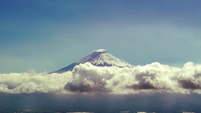 间隔拍摄科多帕希火山火山视频素材