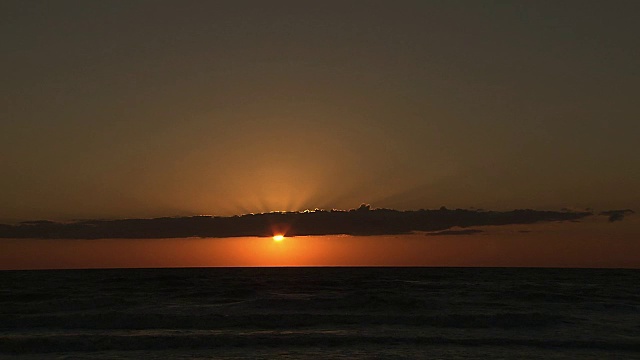 日本北海道托马前的海上日落视频素材