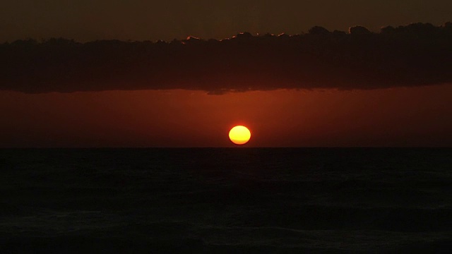 日本北海道托马前的海上日落视频素材