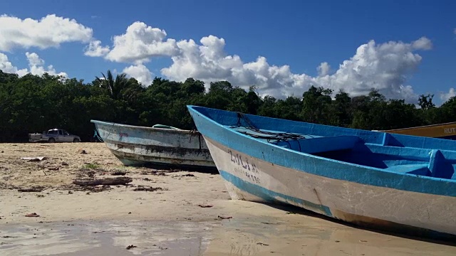 海滩上的小船视频素材