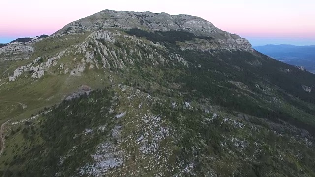 在迪纳拉高地上空飞行视频素材