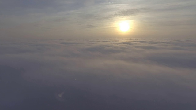 美丽的云从飞机无人机镜头天气蓬松的云景观视频素材