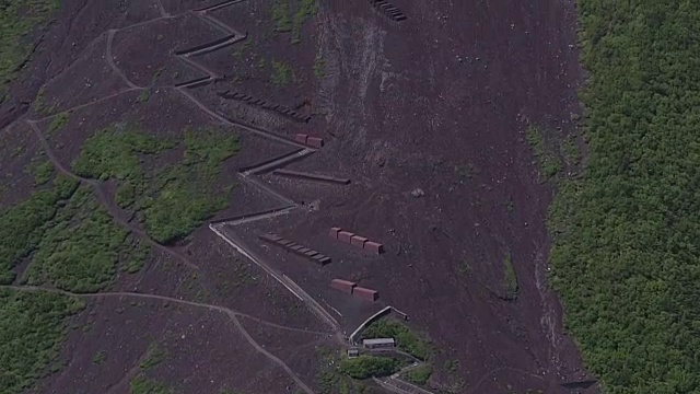 日本山梨富士山的空中攀爬步道视频素材