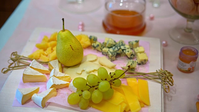 宴会上美丽甜美的餐桌视频素材