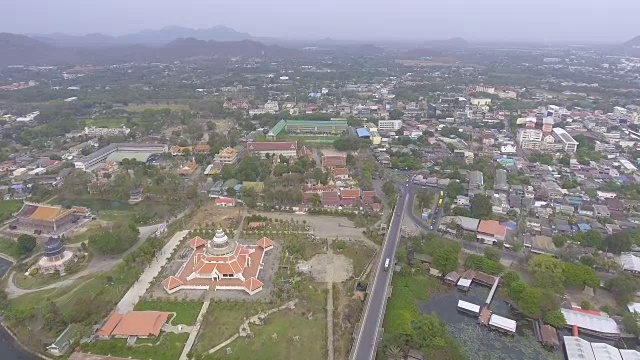 河上浮动房屋鸟瞰图视频素材