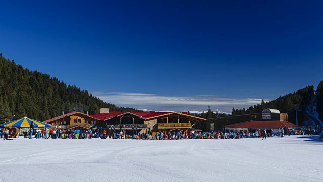 在托多尔卡山上滑雪视频素材