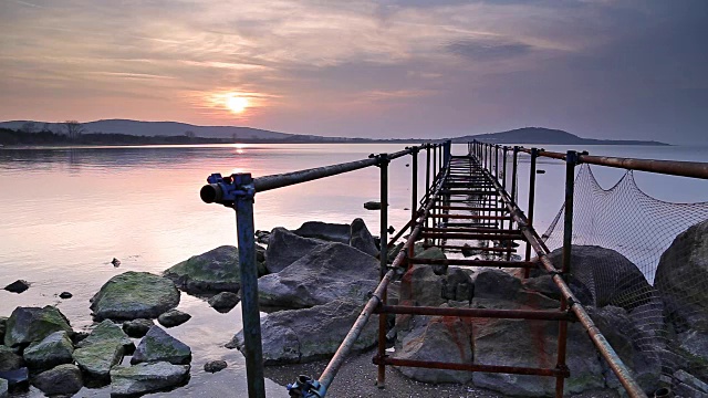 夕阳下的老码头视频素材