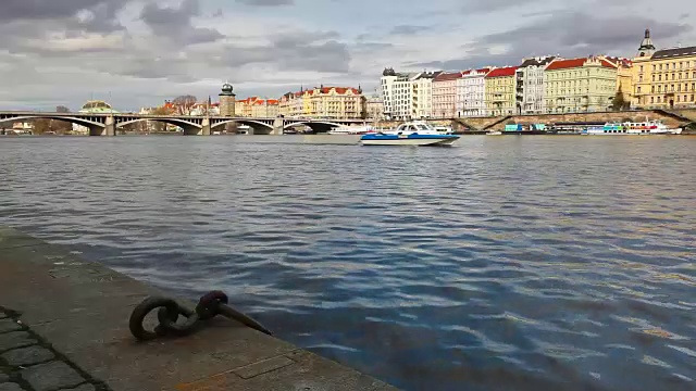 布拉格的吉拉塞克大桥全景。视频素材