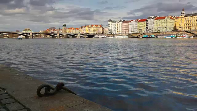 布拉格的吉拉塞克大桥全景。视频素材