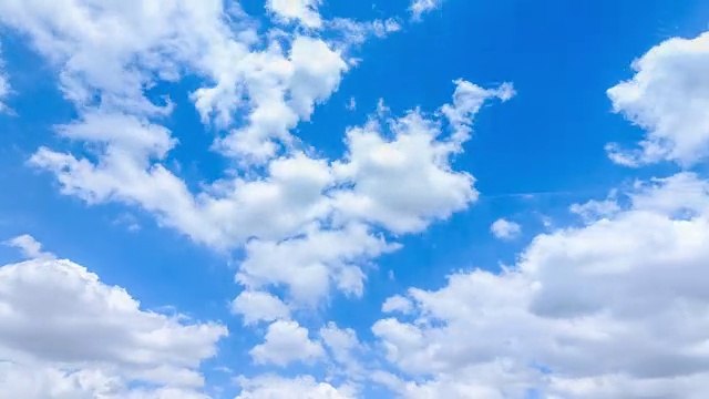 时间流逝视频蓝色的天空随着云移动视频素材