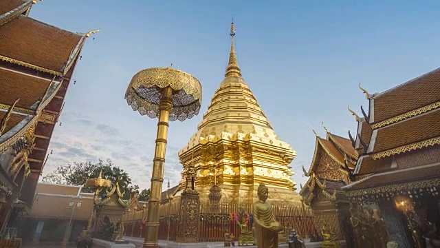 素贴寺(Wat Phra That Doi Suthep)日出时间间隔，泰国清迈，4K时间间隔视频素材