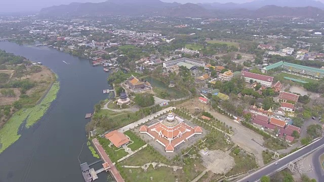 小村庄鸟瞰图和河山视频素材