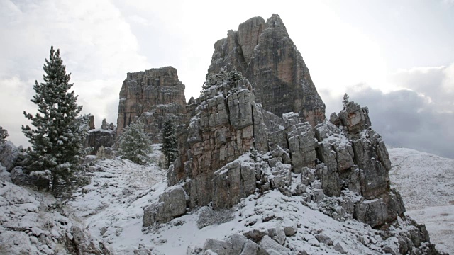 五柱山，白雪覆盖，初秋，白云岩，意大利视频下载