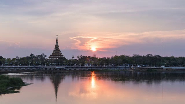 时光流逝，夕阳余晖，泰国孔肯省的邦-凯恩那孔河畔。视频下载