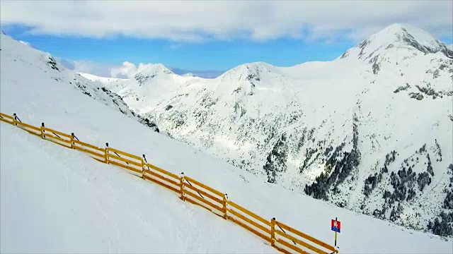 雪山视频下载