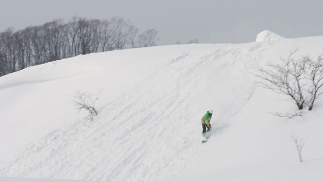 滑雪大空中和背部Rodeo自由式跳跃技巧越野滑雪视频素材