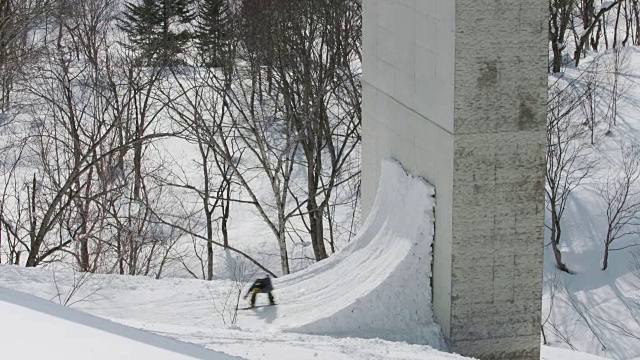 滑雪板动作运动城市特色跳墙骑大空中戏法视频素材