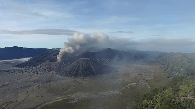 空中的溴山，一个壮观的印尼山视频素材