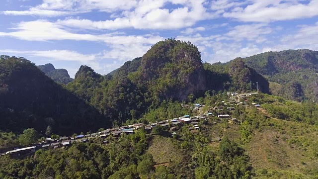 清晨在小山村，航拍录像视频素材