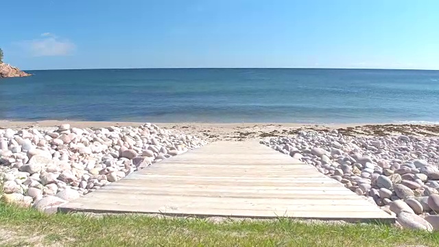 近景:美丽的北海海岸线，沙滩和蓝色的大西洋视频素材