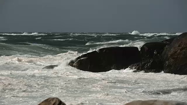 波涛汹涌的海面视频素材