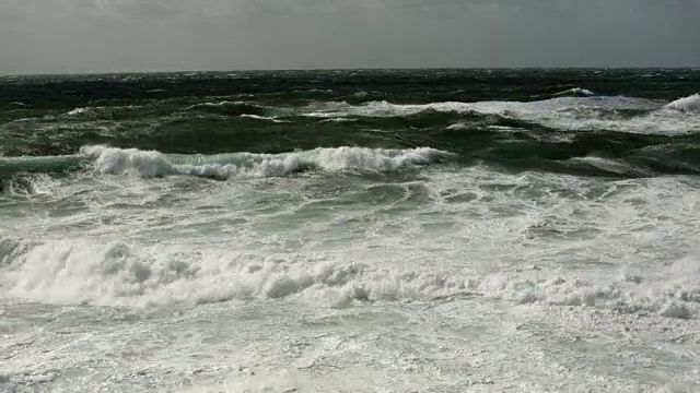 波涛汹涌的海面视频素材