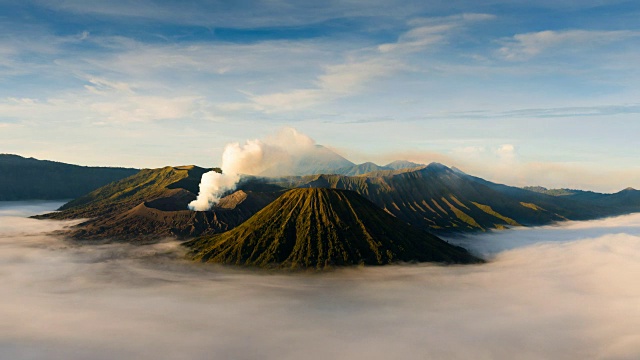 印度尼西亚东爪哇溴火山日出时的4K时间视频素材