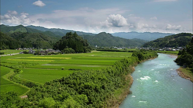 LS。日本隈区的乡村风景视频素材