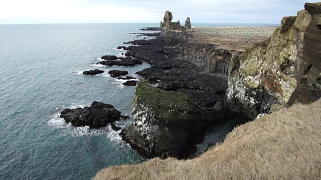 冰岛snaefellsnes半岛的Londrangar岩层。冰岛国家公园令人惊叹的火山景观视频素材