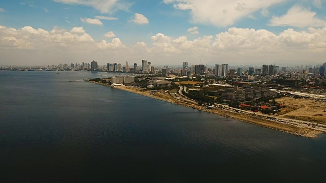 有摩天大楼和建筑物的空中城市。菲律宾,马尼拉马卡迪视频素材