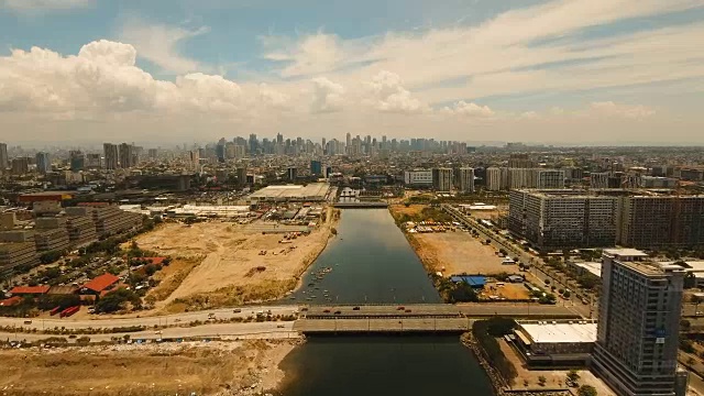 有摩天大楼和建筑物的空中城市。菲律宾,马尼拉马卡迪视频素材