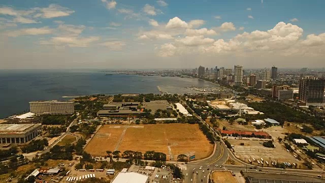 有摩天大楼和建筑物的空中城市。菲律宾,马尼拉马卡迪视频素材