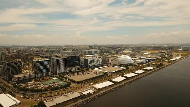 有摩天大楼和建筑物的空中城市。菲律宾,马尼拉马卡迪视频素材