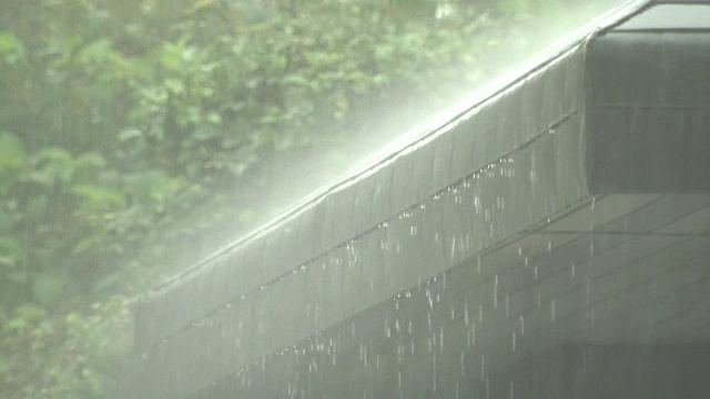 屋顶上的雨，佐贺，日本视频素材