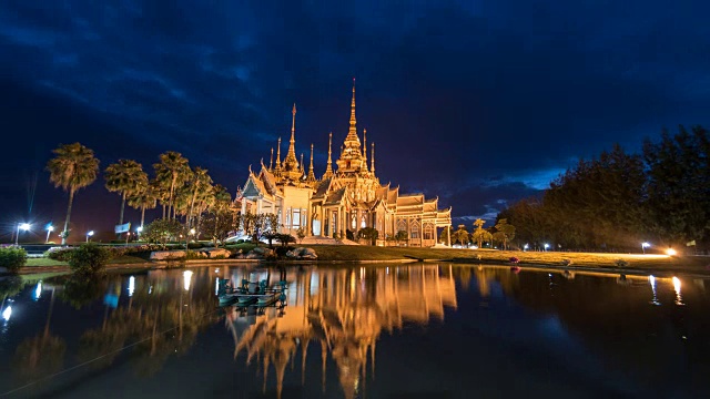 卧佛寺从白天到夜晚的时间流逝，锡修(Sikhio)， Nakhon Ratchasima，泰国，4K时间流逝视频素材