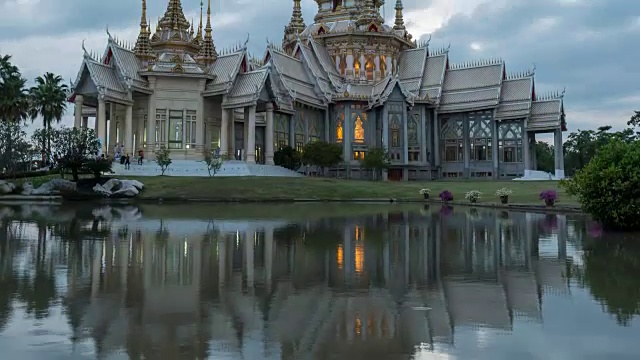 卧佛寺从白天到夜晚的时间流逝，锡修(Sikhio)， Nakhon Ratchasima，泰国，4K时间流逝视频素材