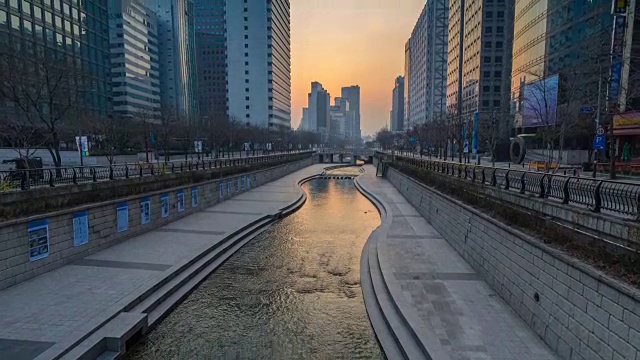 韩国首尔清溪川的日出时间，4K时间视频素材