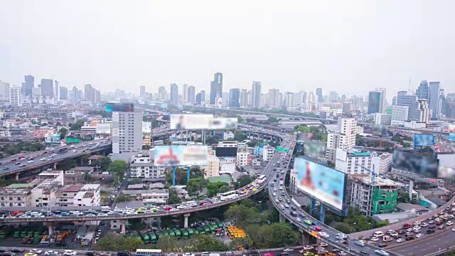 从白天到晚上的延时泰国曼谷高速公路上的交通视频素材