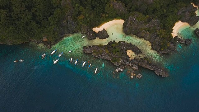 美丽的热带泻湖，鸟瞰图。热带岛屿视频素材