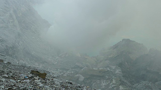 爪哇岛的伊珍火山火山口视频素材